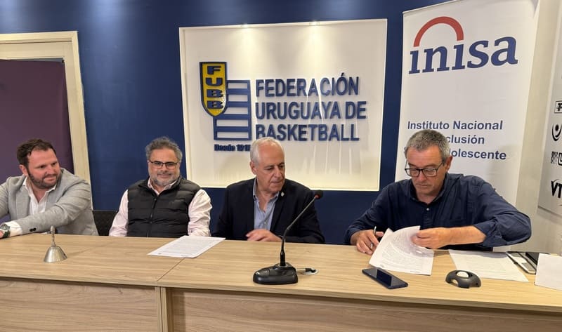 Autoridades de Inisa y Federación firmando convenio